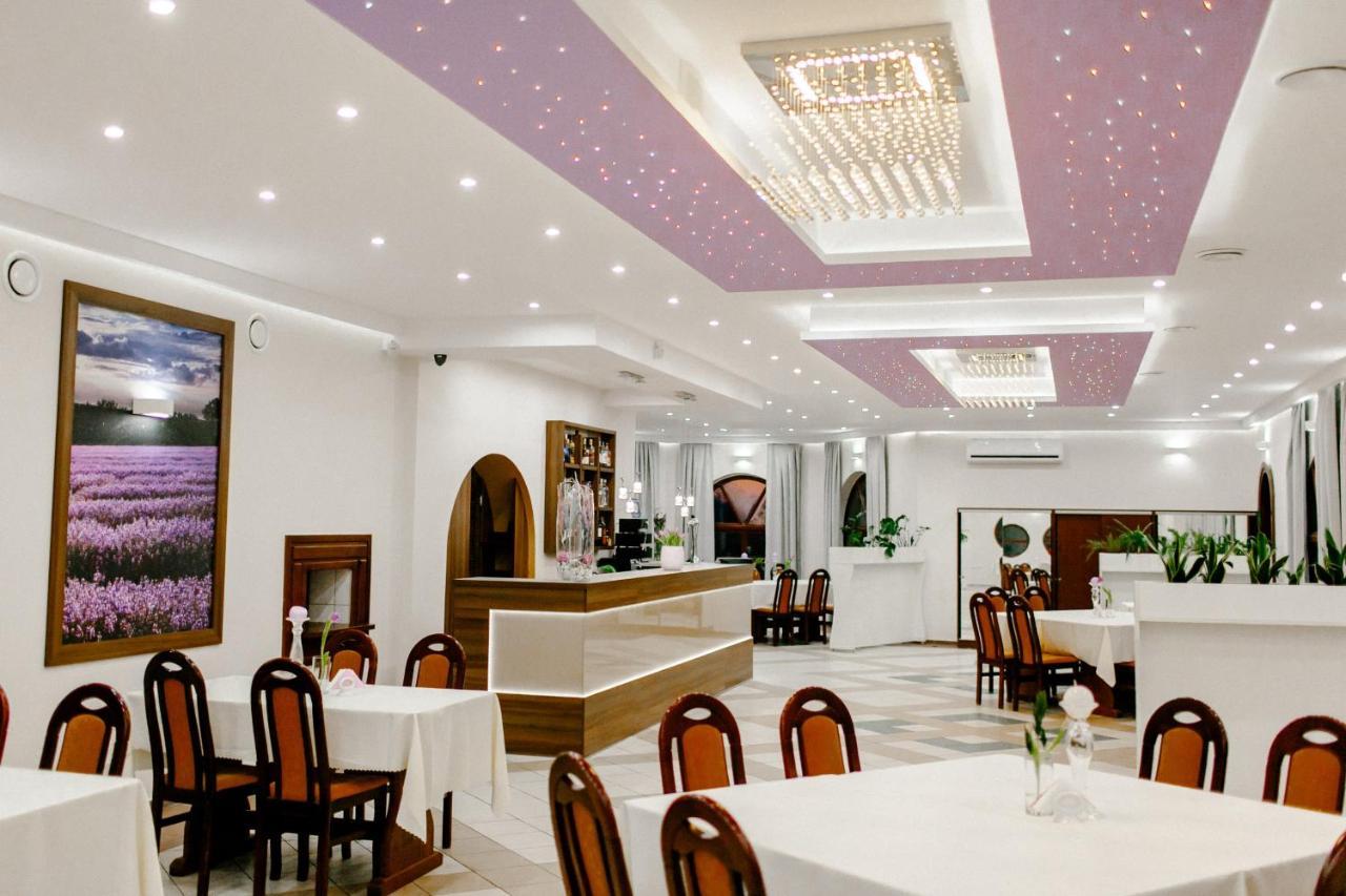 Lawendowy Ogrod Hotel Brzeg Exterior photo